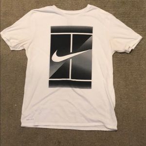L Nike Tennis Court T-Shirt